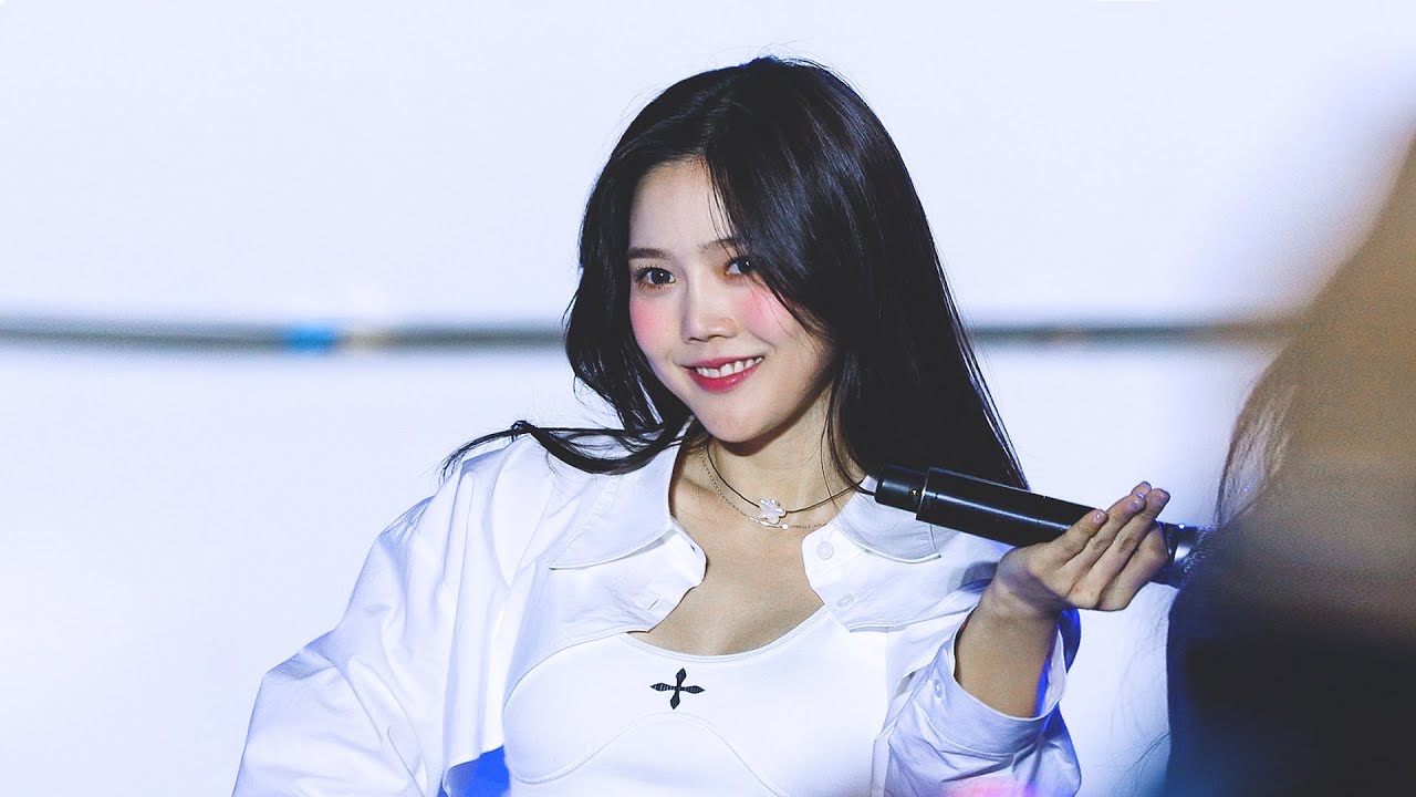 221013 오마이걸 효정 (HyoJung) - 연속 스케줄에도 지치지 않는 강철 체력 - Real Love (리얼 러브) - 신한대 축제 [직캠 / FANCAM] [4K 60p]