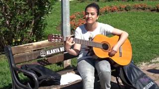 Gitarrenspielerin in Alanya März 2016 ein Film von Peter Bonekat