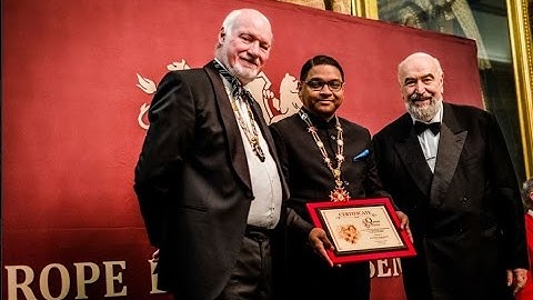 The International Socrates Award - “Queen Victoria” to Mr. Soumitro Chakraborty, CEO, Fiinovation