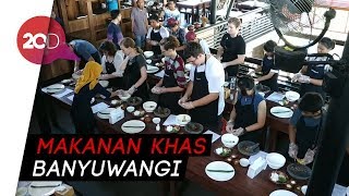 Antusias Bule Belajar Masak Pecel Pitik dan Klepon