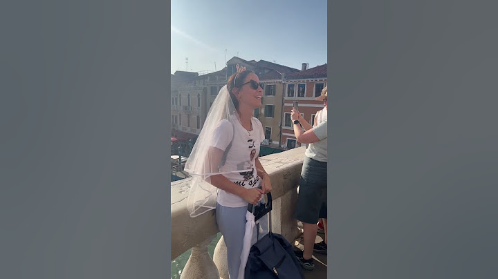 Despedida de soltera desde el puente Rialto.//// Bride to be.