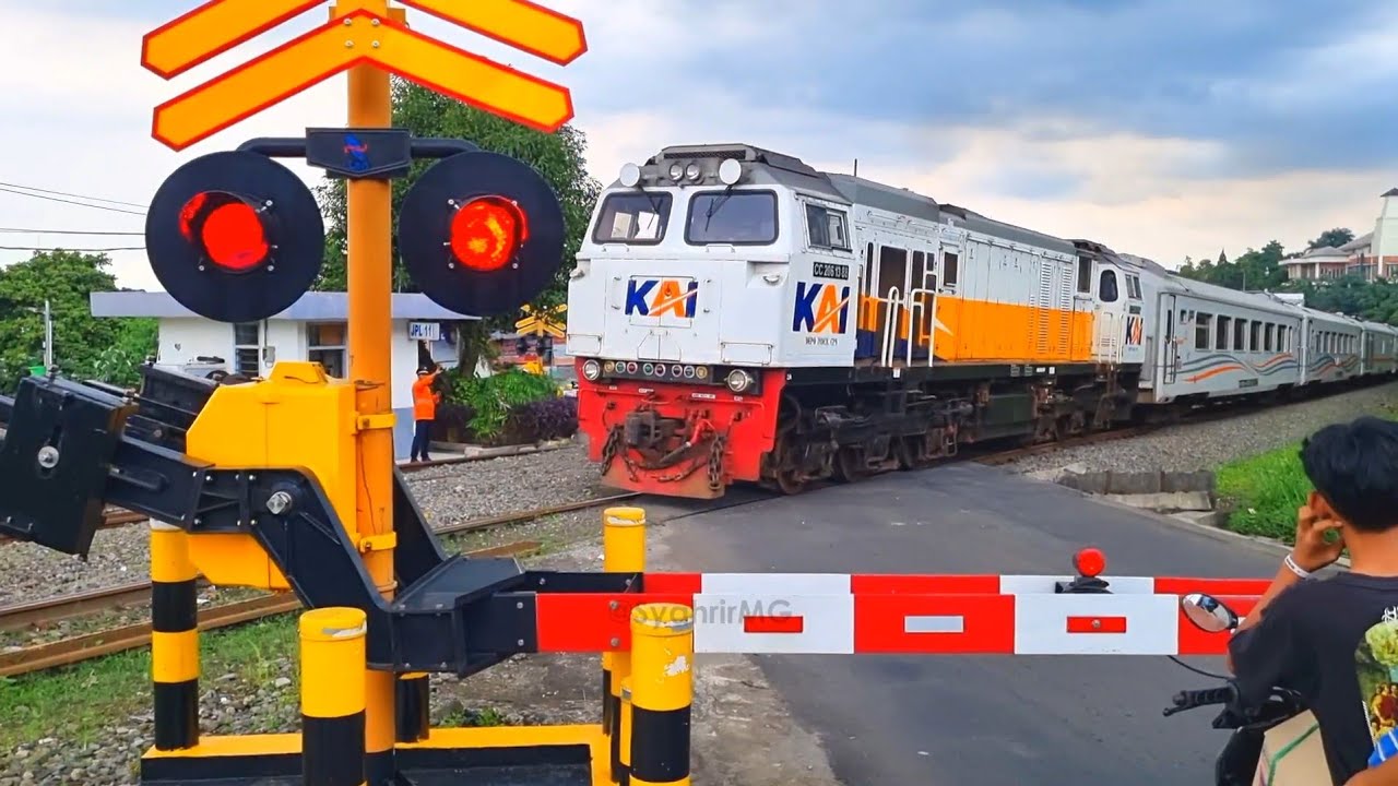 Perlintasan Kereta Api Baru Kuning WANTECH x LEN | 4 Palang ALKMAAR Random