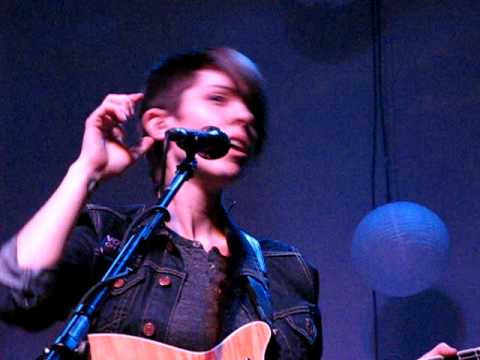 9/18 Tegan & Sara Actually HUG! Hilarious... + Giv...