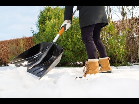 Обзор лопаты для уборки снега Fiskars SnowXpert 143001