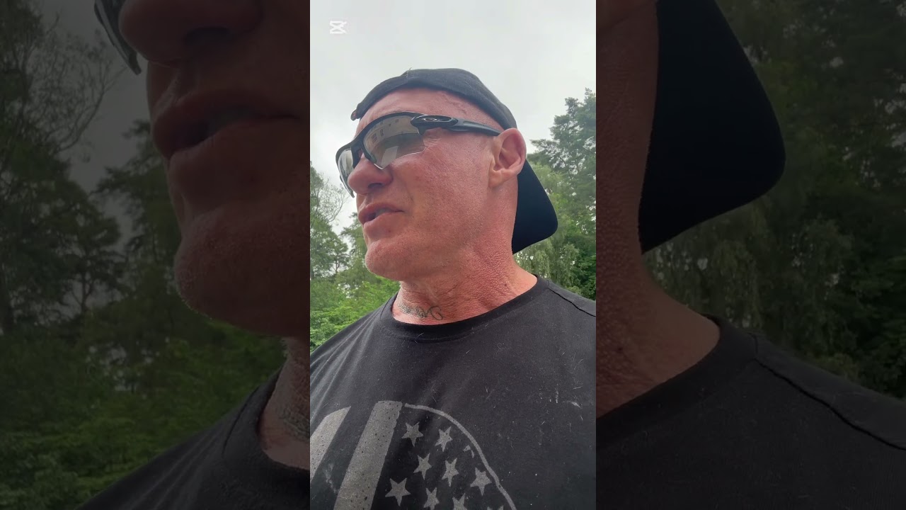 Roddy skrämmer bort tjuvar och blir ägd..