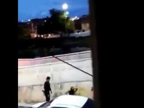 POLICIAL ESPANCA MULHER COM CHICOTE EM FORTALEZA E VÍDEO REPERCUTE.