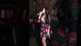 Selesai Nyanyi Erni Tisya Foto Bareng Fansnya