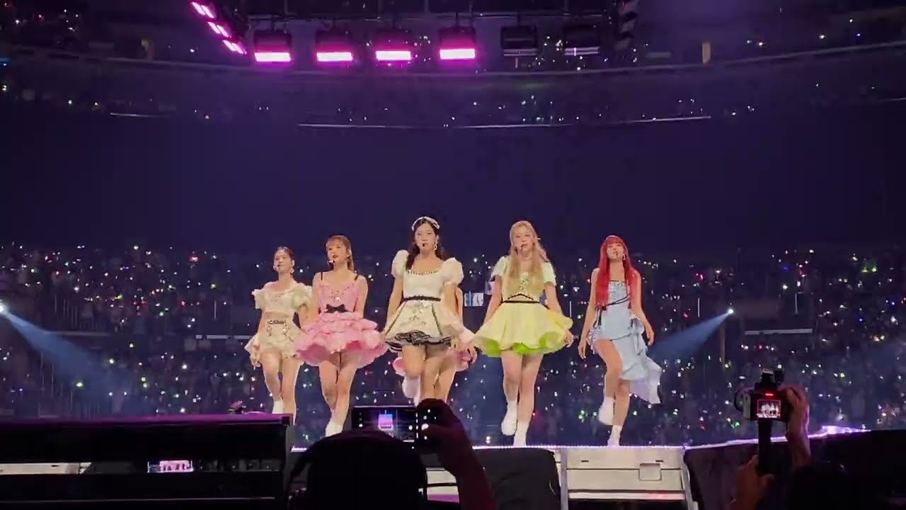 STAYC - Intro + Beautiful Monster @ #KCON 2022 | 2022.08.21 | 4K