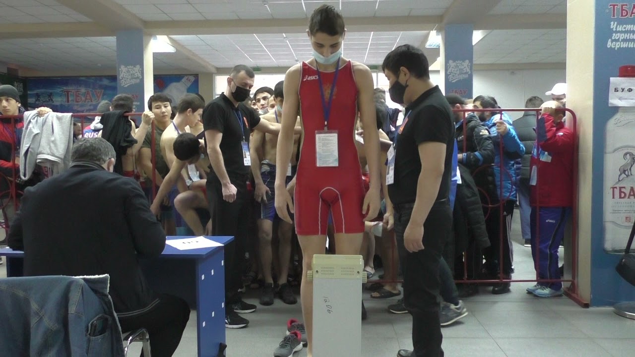 Взвешивание борцов до 60 кг, до 18 лет.