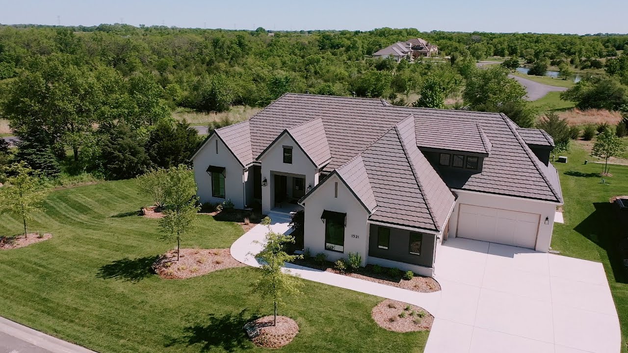 1521 E. Bluesage Ct.