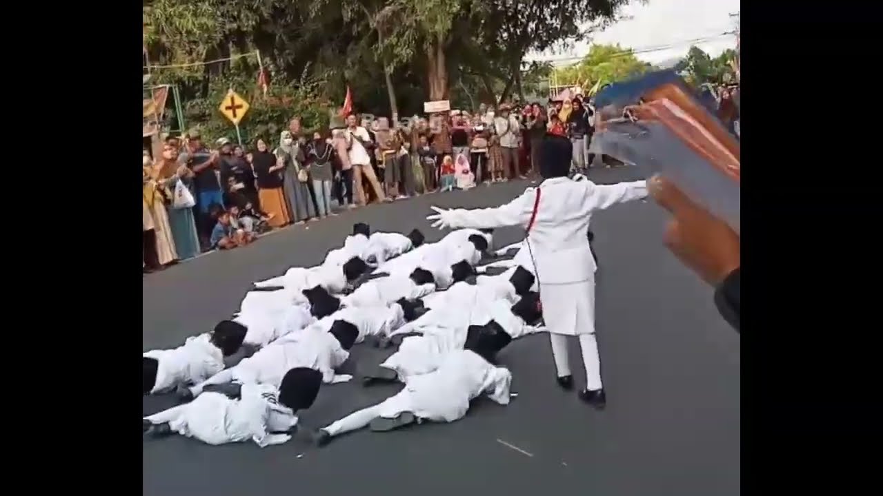 PECAH!! Formasi Unik Gerak Jalan SDN 1 SURALAGA Membuat JURI Terpukau Di LombokTimur