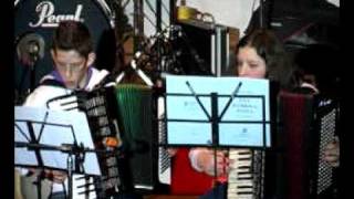 (Diamo voce a chi non ha voce) Una bambola suona - Andrea Betti e Cristina Cogoli