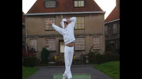 Beelden: Hesitations On Semantics