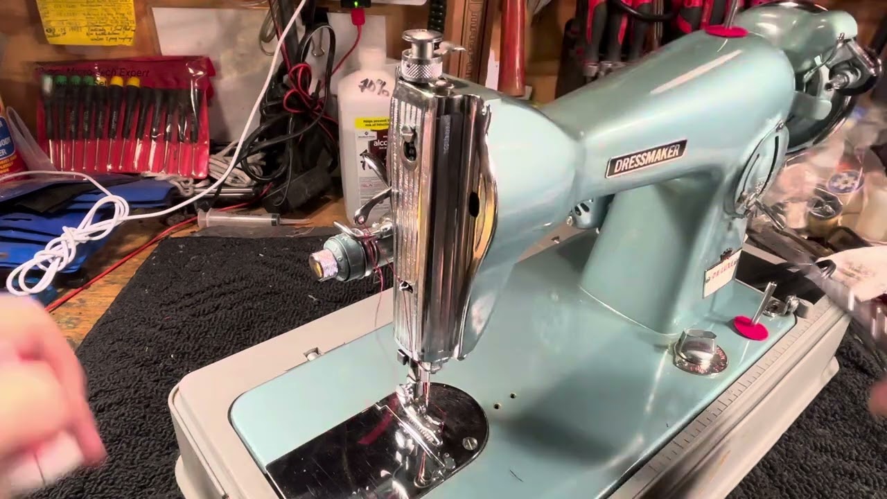 YES IT SEWS LEATHER-DRESSMAKER DELUXE MODEL 2000-CAST IRON HEAVY DUTY-IT’S NOT EXPENSIVE (Video 518)