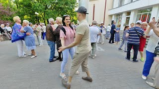 1.05.24г..."Целуют Небо Журавли"... звучит на танцполе в Гомельском парке...