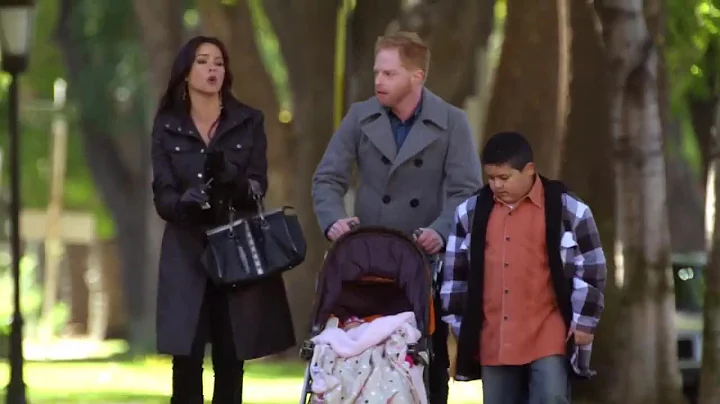 Modern Family 1x14 - Gloria asks Mitchell for lega...