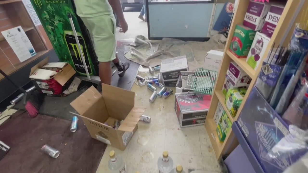 Parker Road liquor store owner shot, 3 robbers wanted - YouTube