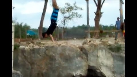 18 minutes of cliff jumping fails (Possibly Funny)