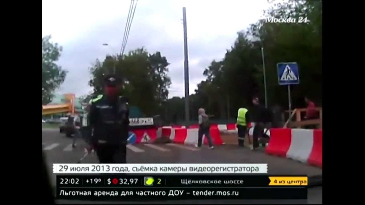 Анал на капоте машины