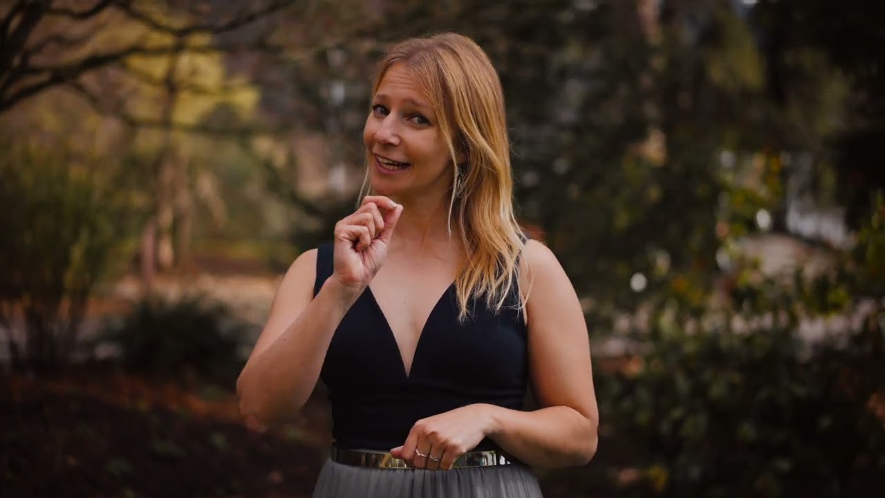 Traurednerin Karin Mani