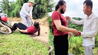 Download Lagu The girl pretended to fall to approach Mr. Huong and he was surprised to recognize her MP3 Download Lagu The girl pretended to fall to approach Mr. Huong and he was surprised to recognize her MP3
