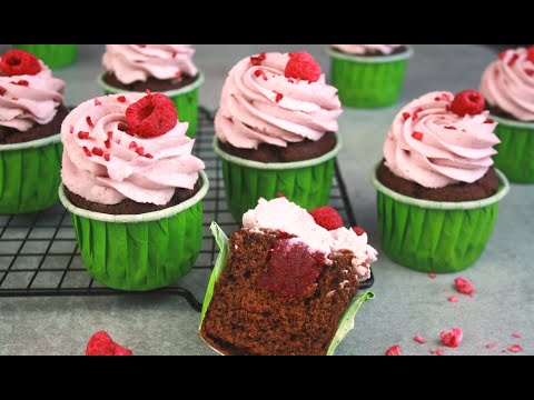 Video: Hur Man Gör American Raspberry Cream Chocolate Cupcake
