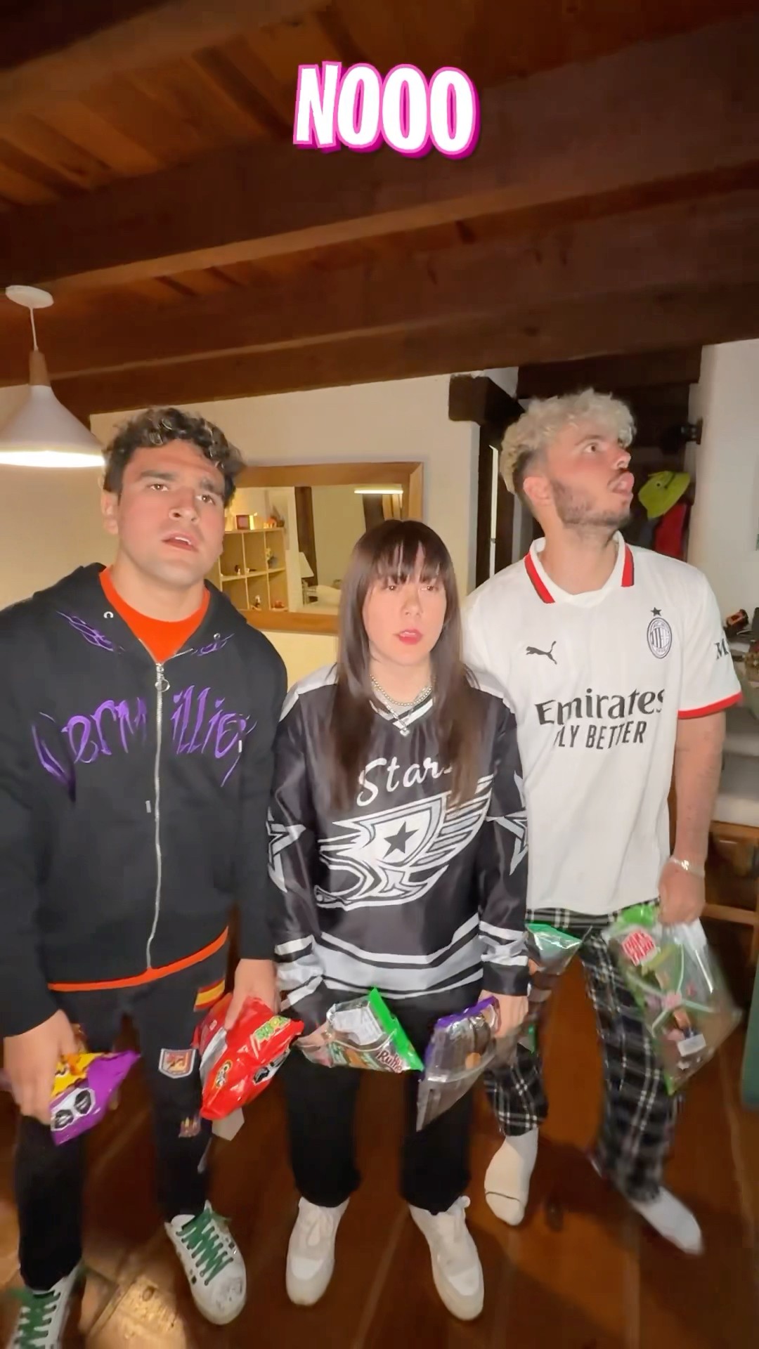 No vuelvo a salir con estos youtubers ????
