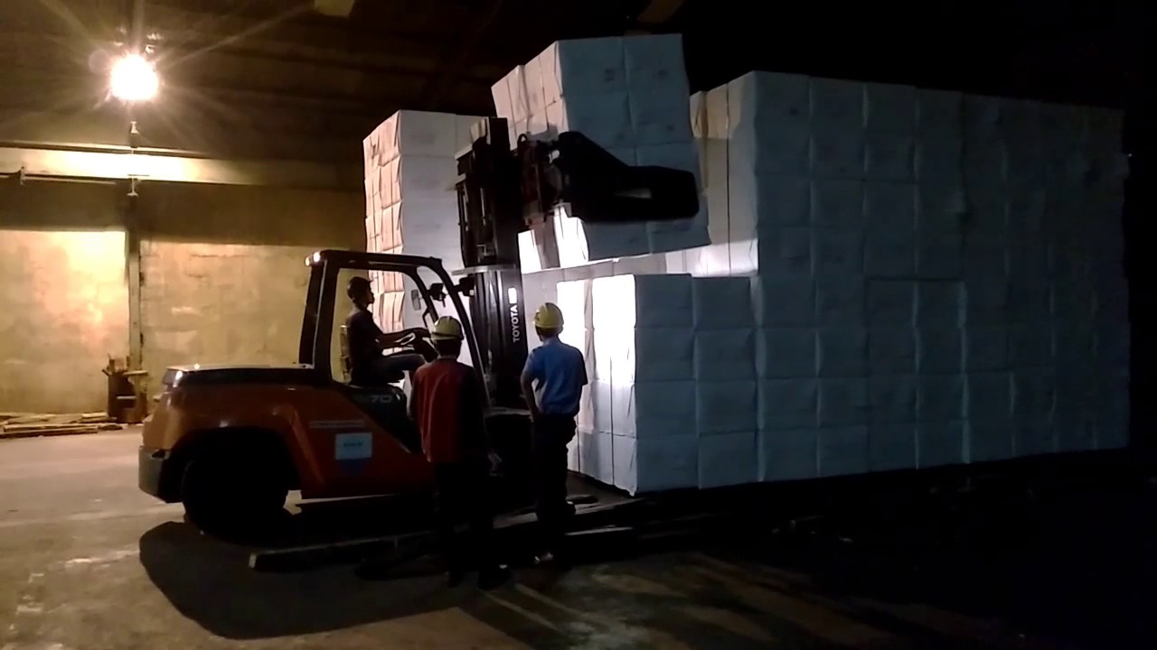 This is How To Handle Pulp at Pulp Warehouse with 7 ton Forklift - YouTube