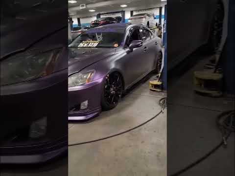 Lexus IS350 in for oil change maintenance service