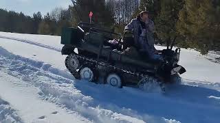 вездеход по снежному склону