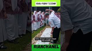 guru fisika yang sangat cerdas