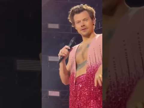 Harry Styles “Are you well?” to a fan screaming