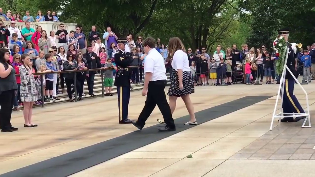 McBride Middle School Laying a Wreath at the Tomb of the Unknown