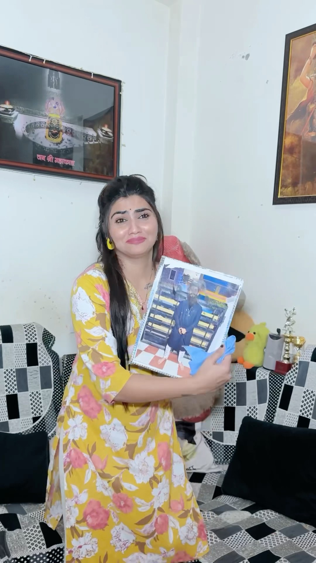 मैंने मेरे पति की फोटो ख़राब करदी?? #comedy #kajalsoni #youtubeshorts #funny