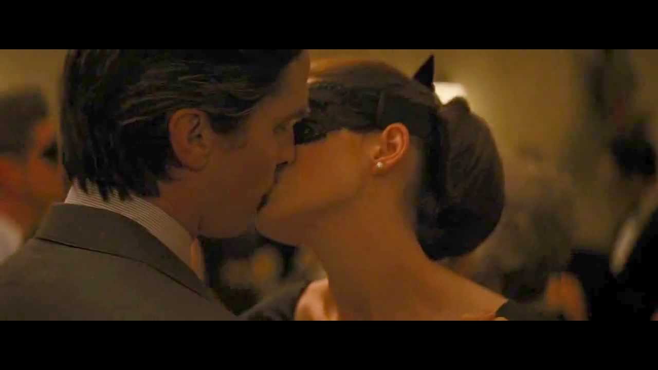 batman and batgirl kiss YouTube