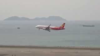 Hong Kong Airlines (HX) A320 landing on runway 25R of VHHH