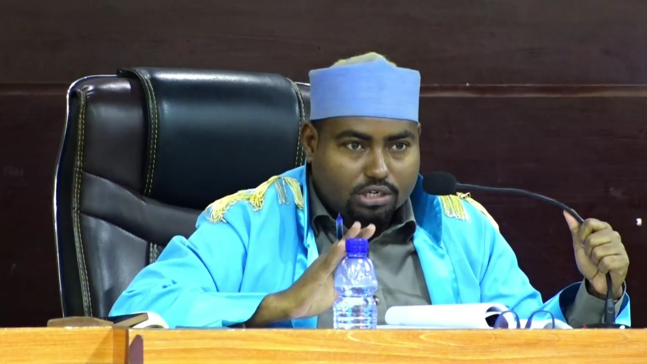 Toos: maxkamada oo baaraha musuqa weydiisay su'aalo dood culus ka dhashay