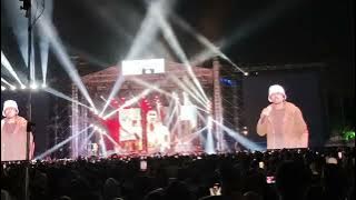 Download lagu bagus banget pembukaan konser Sheila on 7 'Pejantan tangguh'.