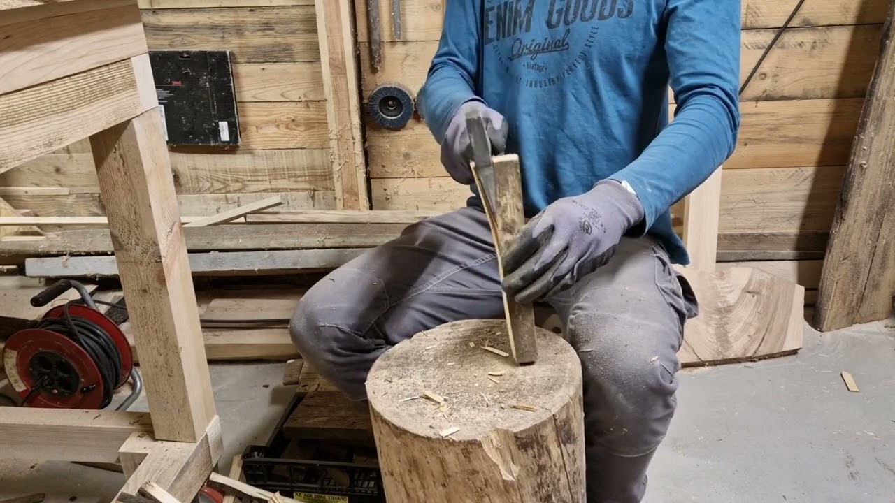 Splitting kindling with Fiskars x7!