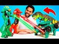Dinoster Contra o Dinossauro Rex: Batalha de Brinquedos. Vídeo Infantil.