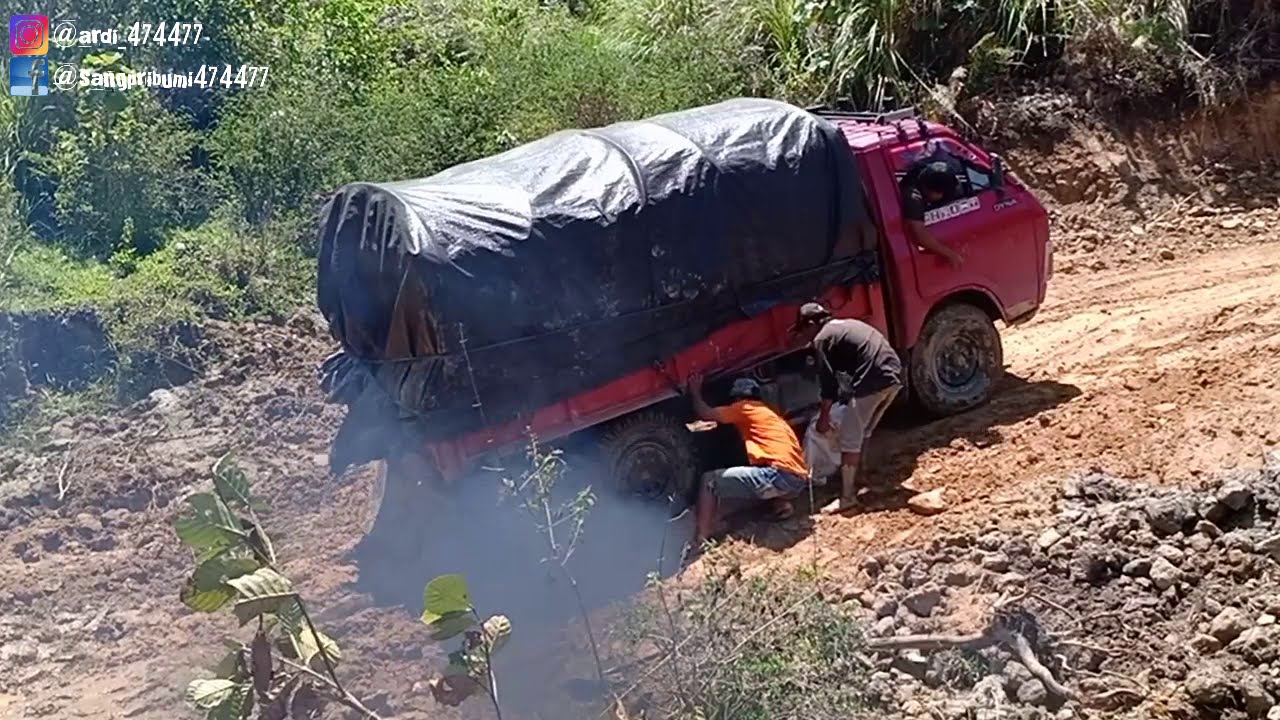 TRUCK TOYOTA DYNA  RINO  115ps  roda 4 berjuang di jalan 