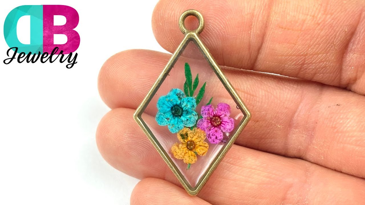 Amazon.com: Birth Flower Necklace Dried Flower Pressed Resin Jewelry  Botanical Necklace Nature Pendant Boho Gold Jewelry Teardrop Pendant Gift  for Her Anniversary Gift (April (Daisy)) : Handmade Products