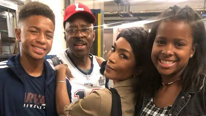 Angela Bassett Family: Husband, Kids, Siblings, Pa...