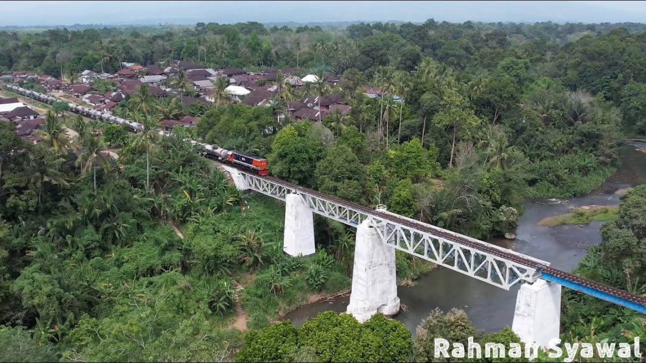 Melihat Jalur Kereta Api yg hanya dilewati 6 KA per harinya dari Drone View