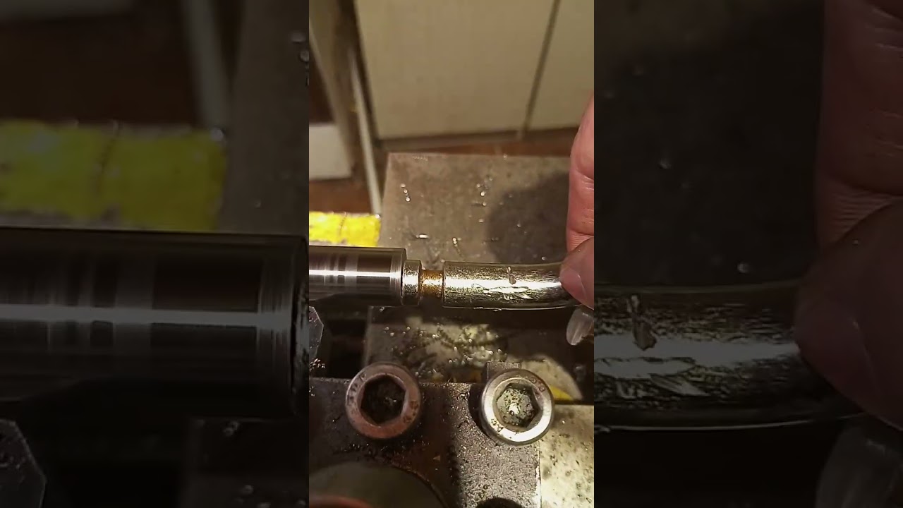Ламповая токарка!!! Как починить замок на токарном станке.