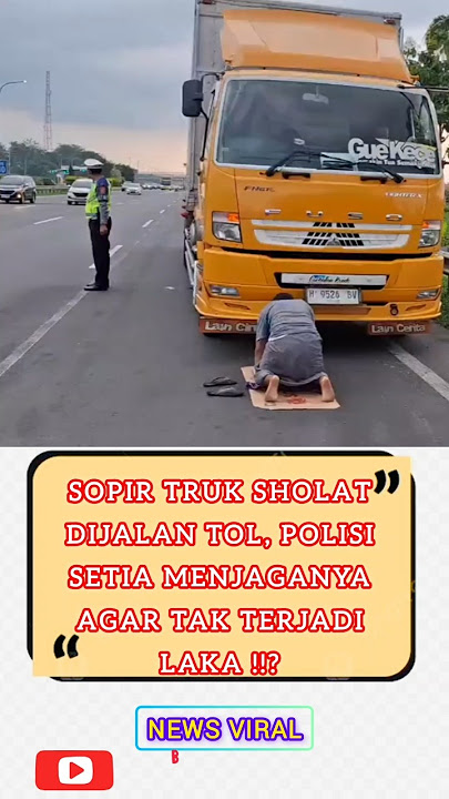 Polisi ini menjaga sopir Truk yang sedang Sholat.