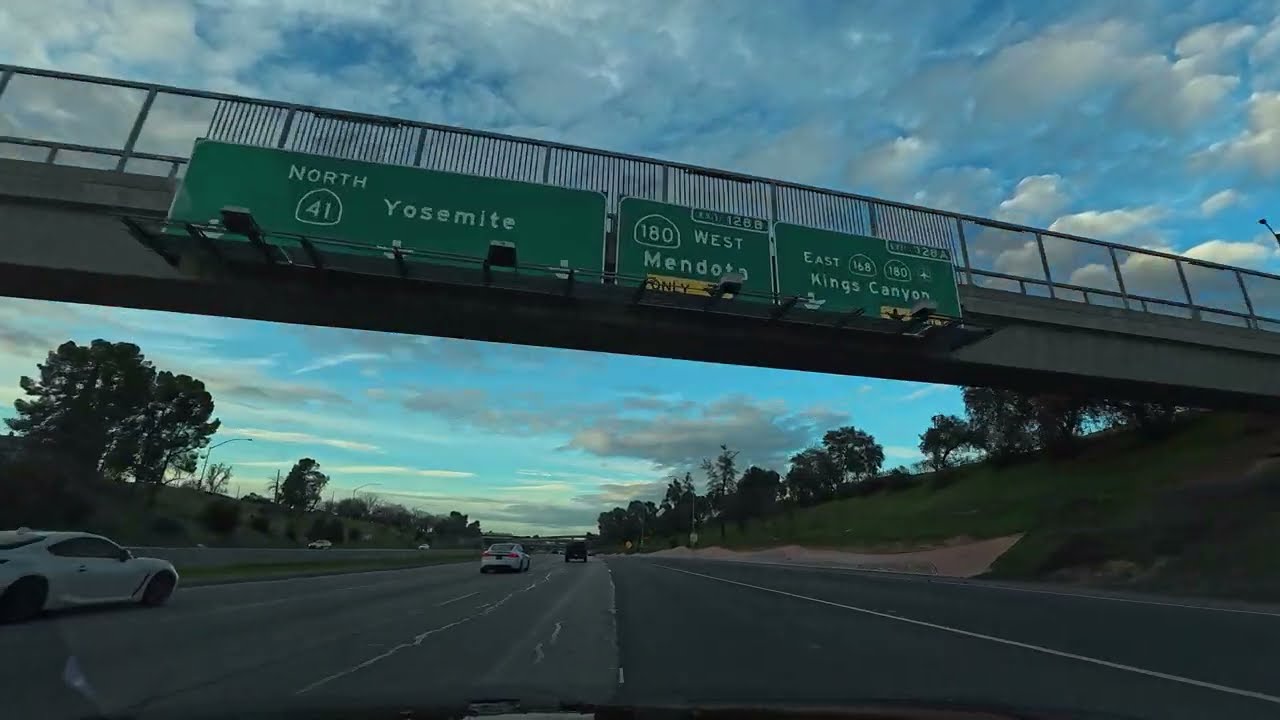 Fresno 4K UHD - Fresno to Clovis Tour via Freeway 180 and Freeway 168 East - Sunset