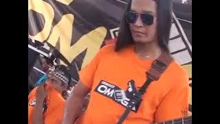 Novi Ananda si celana biru