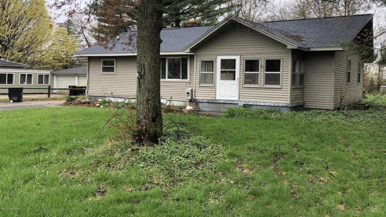 3855 Stuyvesant Avenue NE, Grand Rapids, MI Presented by Team Anders