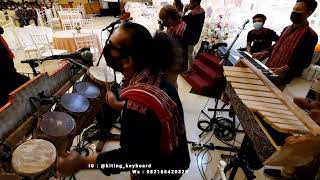 Kiting Sidabutar Dengan Ciri Khasnya Memukul Alat Musik Tradisional Gondang Batak Bersama Joyetnik